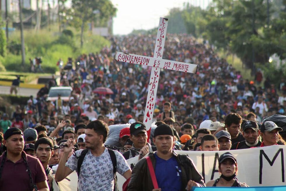 Caravana migrante sale de Tapachula, Chiapas