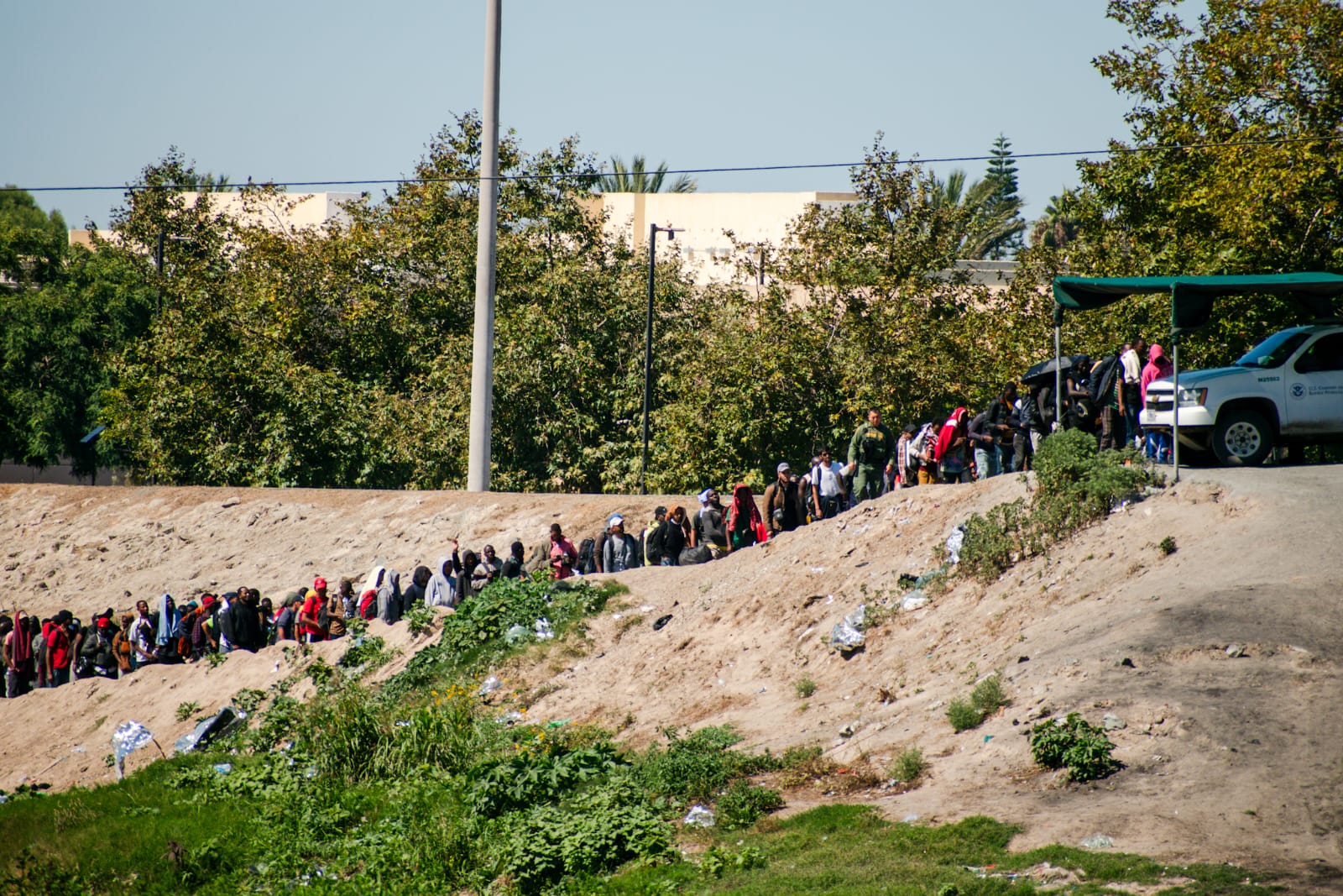 Cruza ola de migrantes africanos de Tijuana a EU