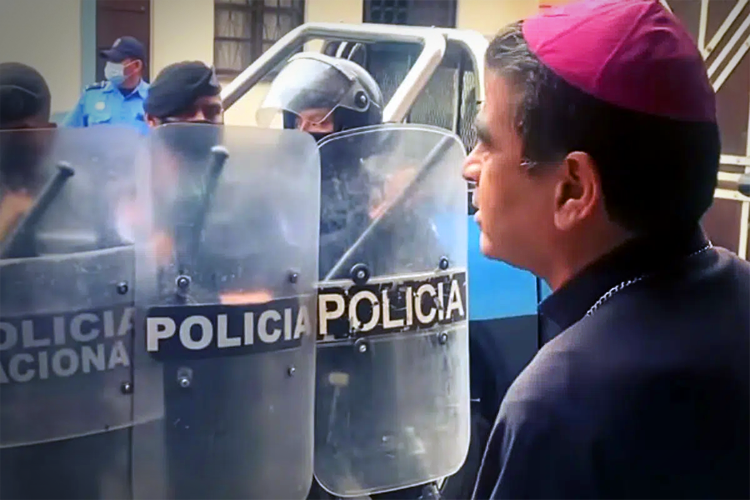 Excarcela Nicaragua a sacerdotes católicos