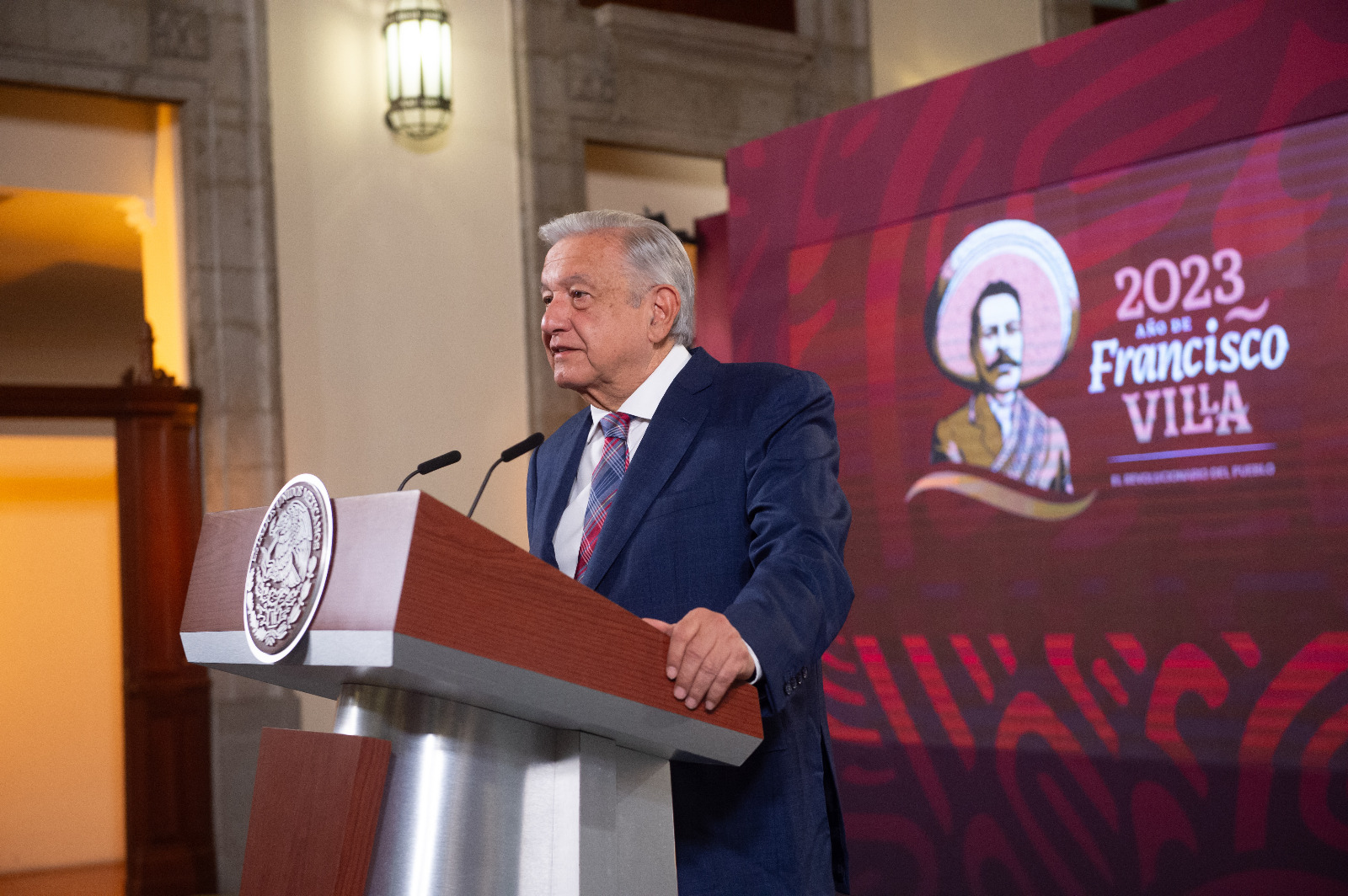 AMLO celebra fallo de SCJN sobre libros de texto gratuito