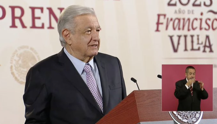 AMLO y sus funcionarios se colocan refuerzo contra COVID-19