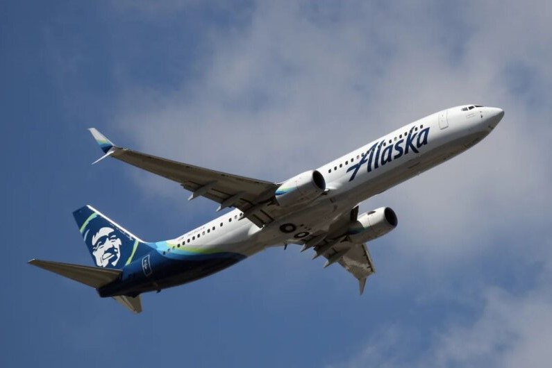 ¡Terror en el aire! Piloto de Alaska Airlines intenta apagar motores en pleno vuelo