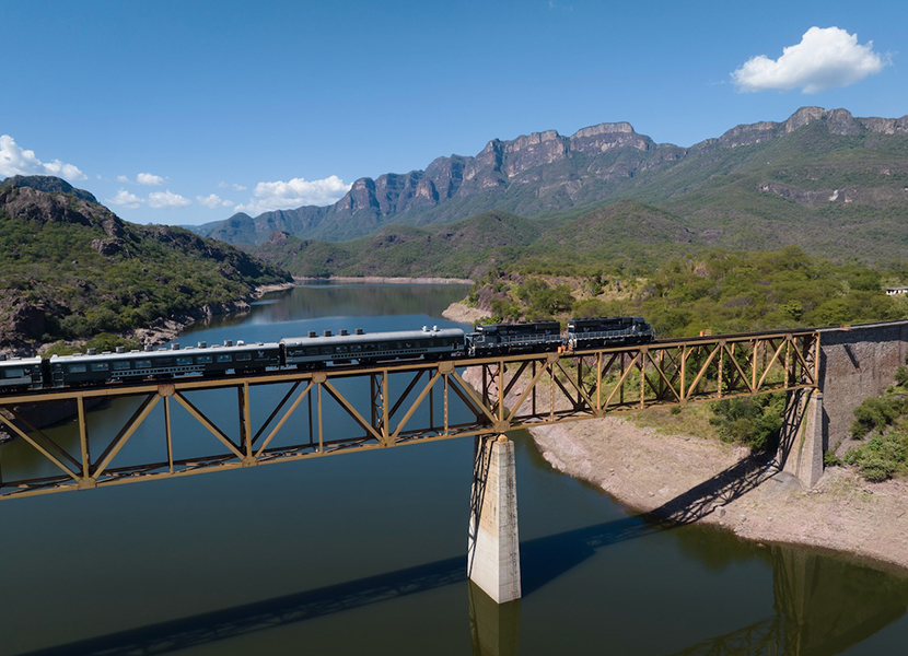 AMLO dialogará con concesionarios de ferrocarriles para establecer red de trenes eléctricos para pasajeros