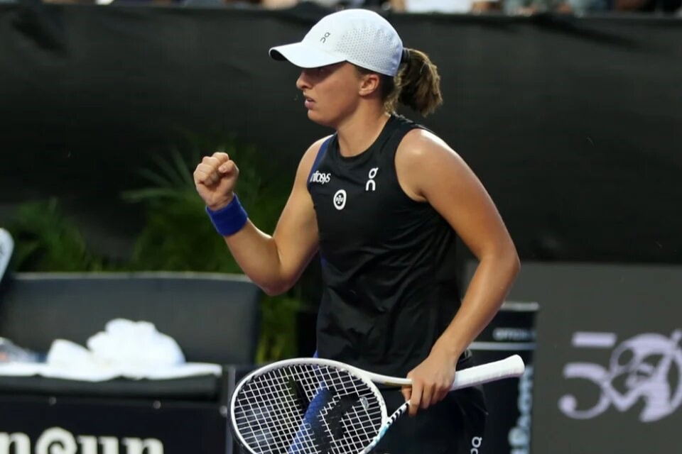 Iga Swiatek arrolló a Coco Gauff en su segundo juego de las WTA Finals Cancún