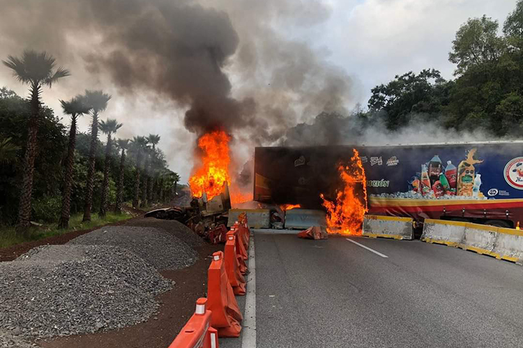 Cierran autopista México-Cuernavaca por accidente