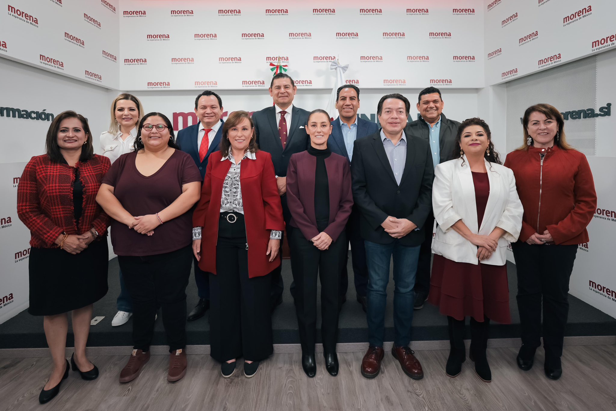 Claudia se reúne con los nueve aspirantes a gubernatura