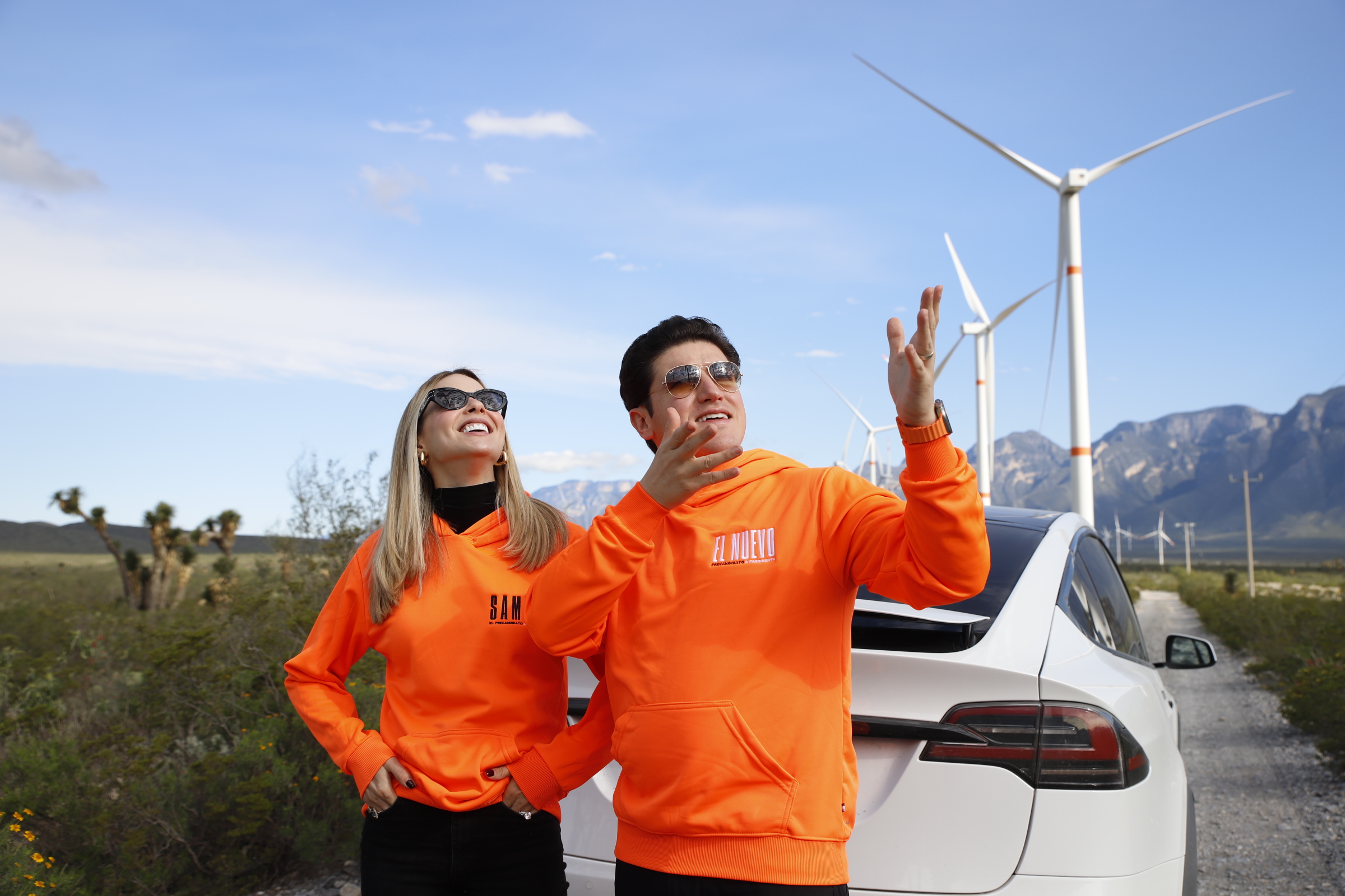 Samuel García impulsa la electromovilidad… desde su Tesla