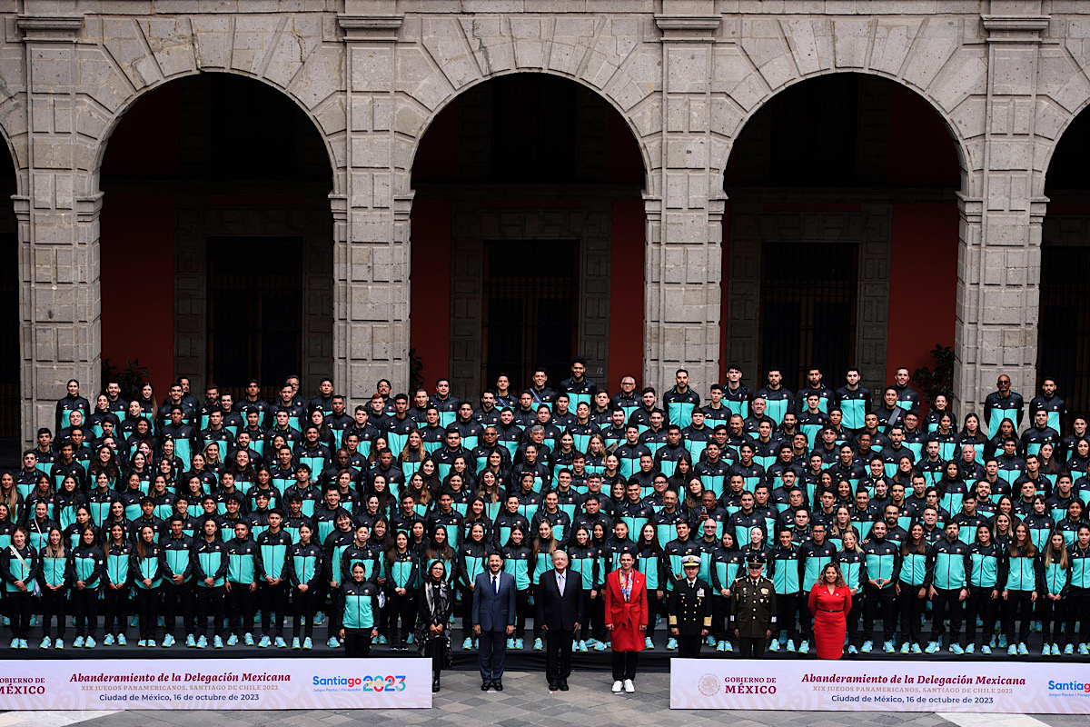 Presidente felicita a deportistas mexicanos por obtener tercer lugar en medallero de Juegos Panamericanos 2023