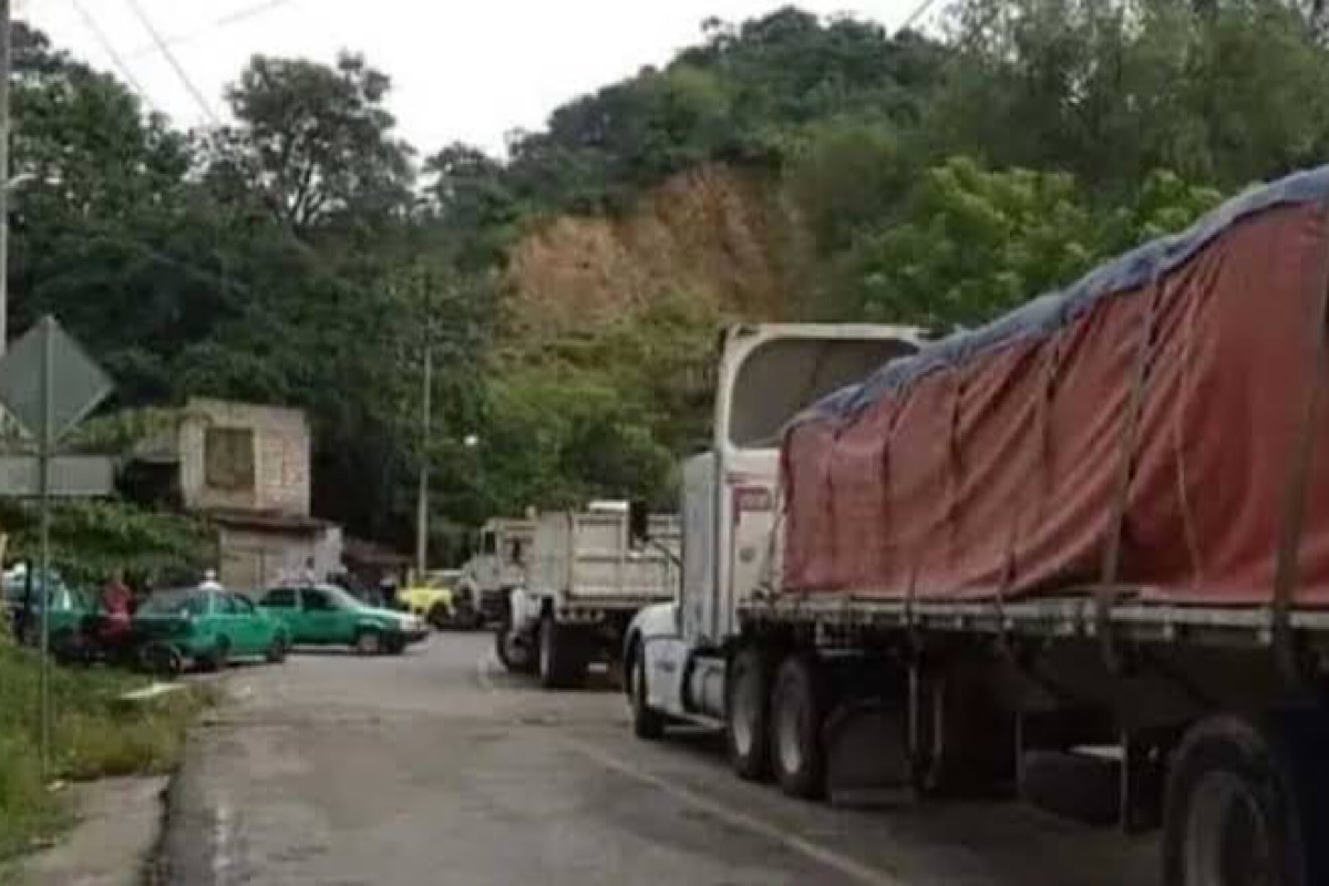 Cártel de Sinaloa bloquea carretera Panamericana, denuncian