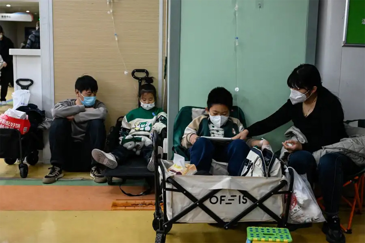 Pide OMS a China datos sobre aumento de enfermedades respiratorias en niños