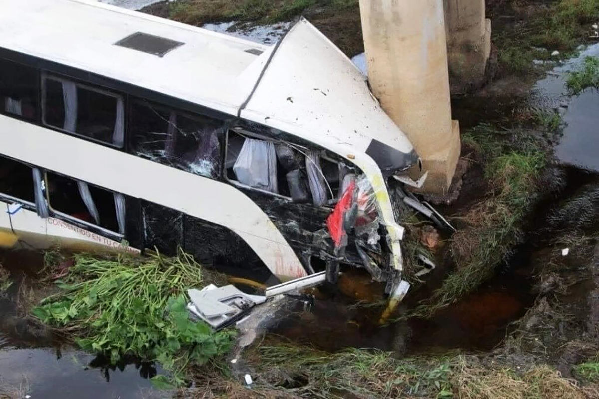 Accidente en carretera La Tinaja-Acayucan deja 12 muertos; algunos son menores de edad