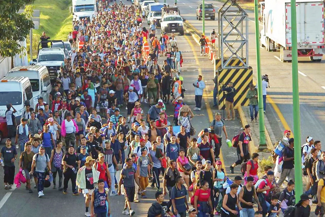 Caravana migrante aumenta a ocho mil personas en su segunda jornada