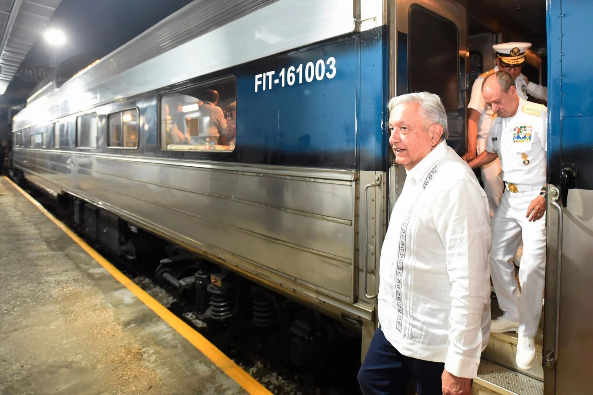 López Obrador emitirá decreto para concesión de trenes de carga para pasajeros