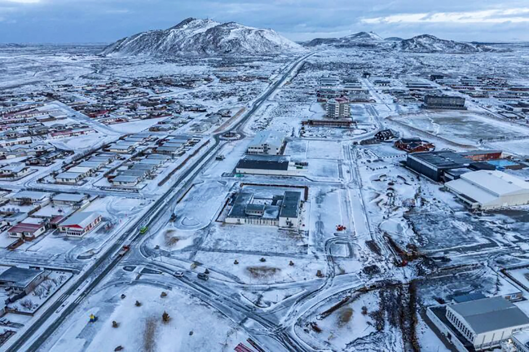 Islandia rebaja nivel de amenaza por el volcán