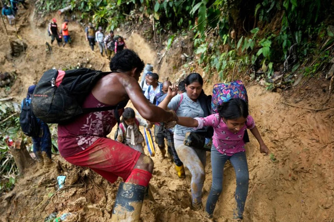 Caravana de migrantes en México sigue su difícil camino a Estados Unidos