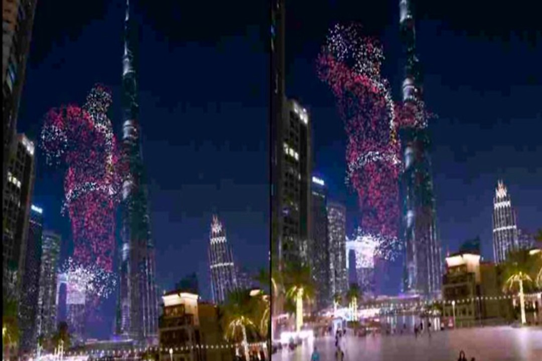 ¡La Navidad del futuro! Dubái celebra la Navidad con Santa Claus gigante