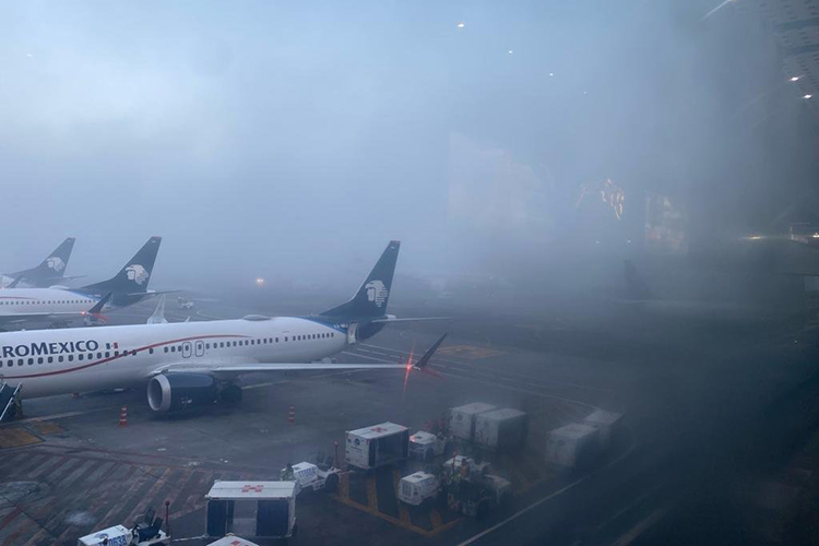 Aeropuertos suspenden operaciones por niebla