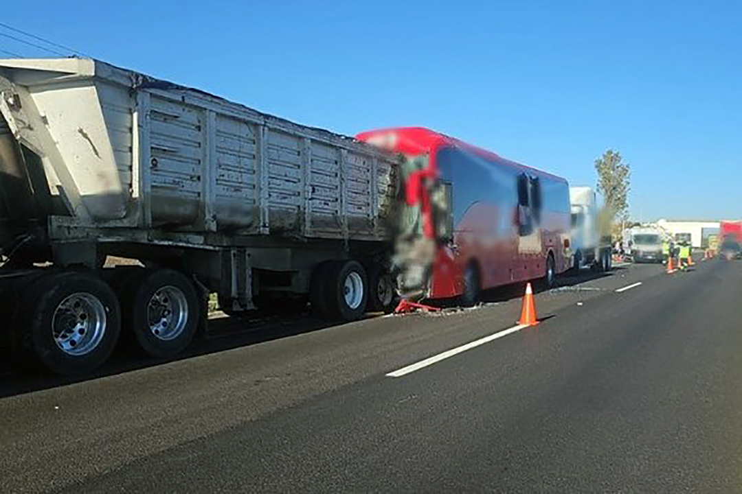 Choque entre camión de carga y autobús de pasajeros deja 27 heridos en la Puebla-Córdoba