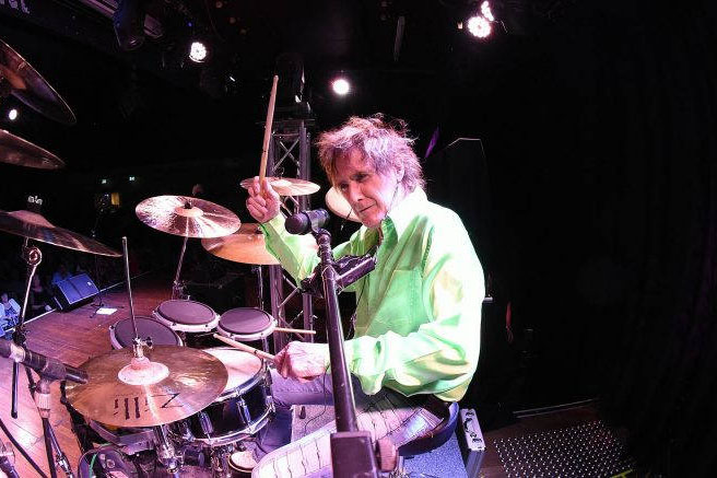 Muere Colin Burgess, baterista original de AC/DC