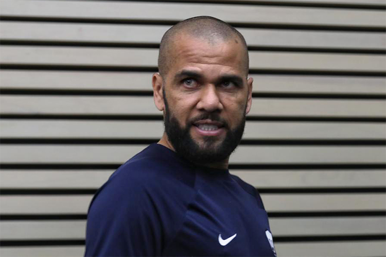 Dani Alves: presunta víctima pide 12 años de cárcel por agresión sexual