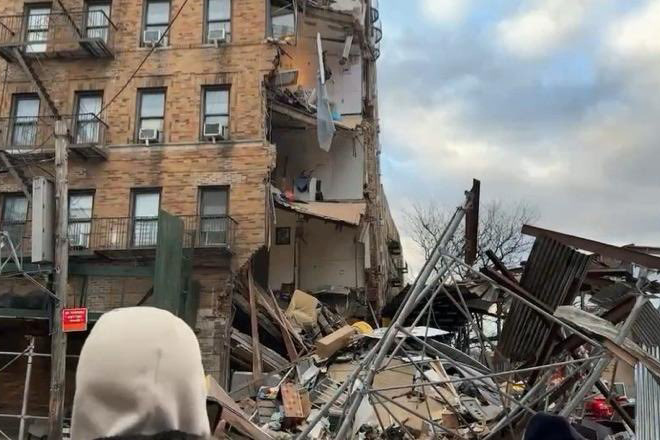 Se derrumba esquina de edificio en Nueva York