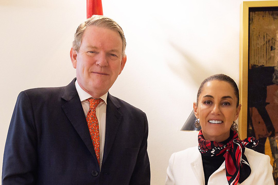 Claudia sostiene reunión con Graeme C. Clark, embajador de Canadá en México