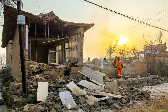 Sismo en China de 5.9 grados deja al menos 127 muertos