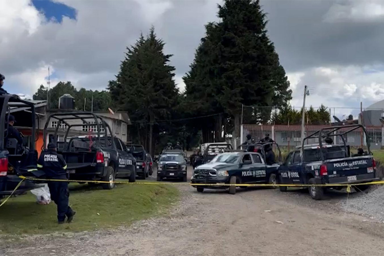 Y tras la matanza, presiona el crimen al pueblo de Texcaltitlán