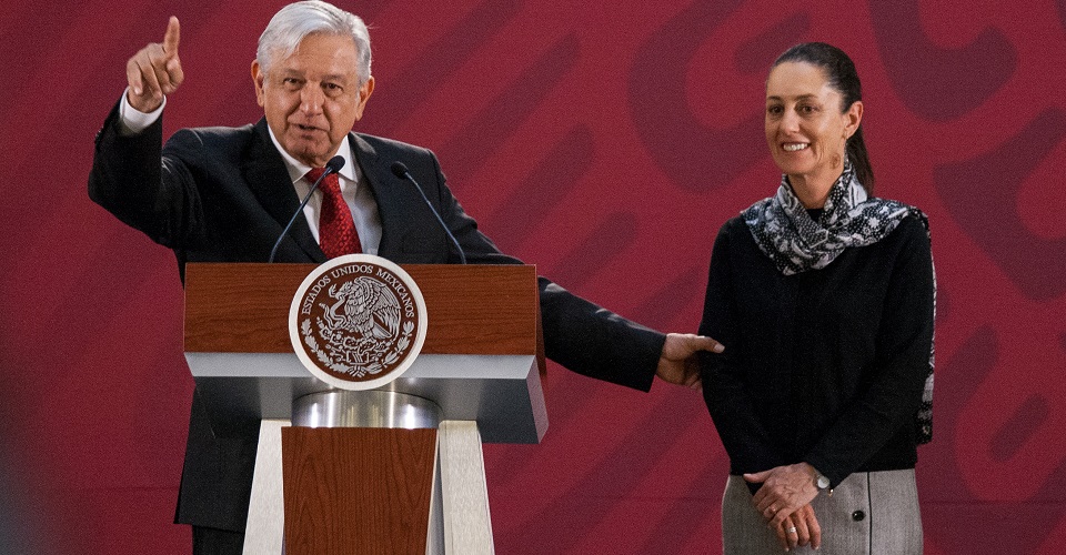 AMLO intuye a quién le entregará la banda presidencial