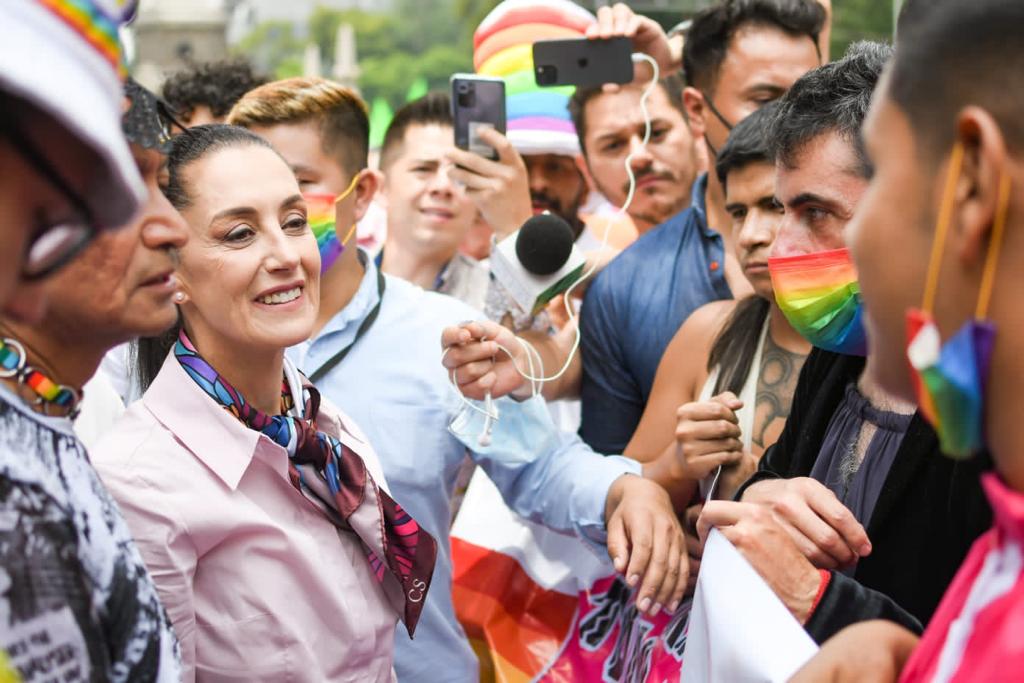 Sheinbaum promete seguir luchando por los derechos LGBT+