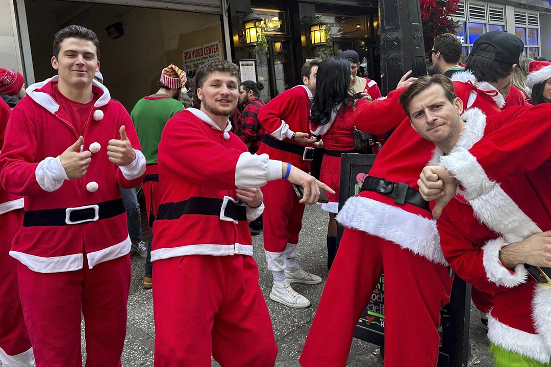 ¡De nuevo! Aquí vienen Papá Noel