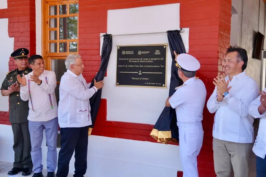 AMLO encabeza inauguración del Ferrocarril Interoceánico de México