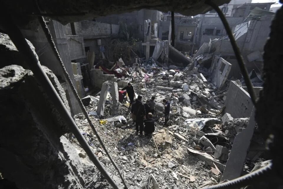 Mueren al menos 70 en ataque israelí en centro de Gaza