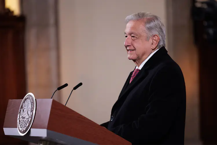 ‘Es temporada electoral’, responde AMLO a Maru Campos