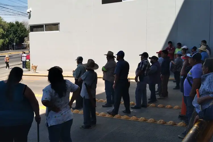 Toman sede de Policía en Oaxaca; retienen a trabajadores