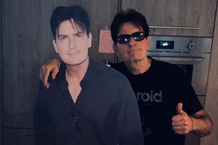 Condenan a vecina de Charlie Sheen por agresión grave