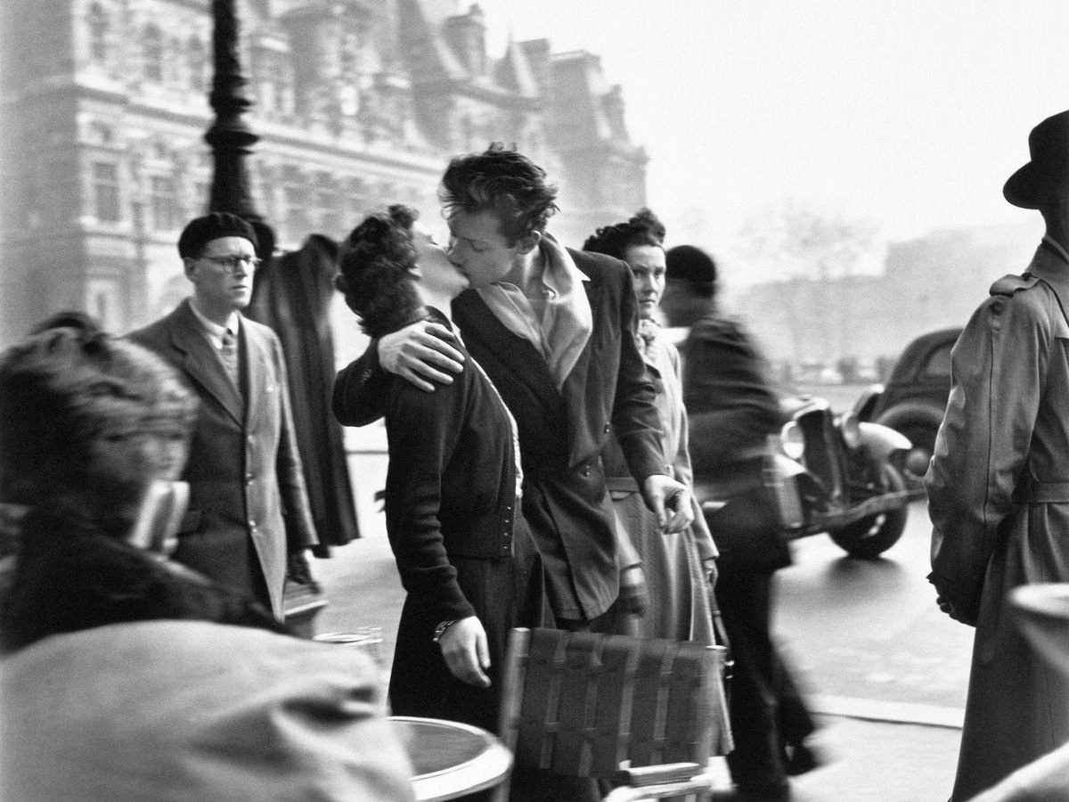 Muere Françoise Bornet, la mujer de la fotografía del beso de Robert Doisneau