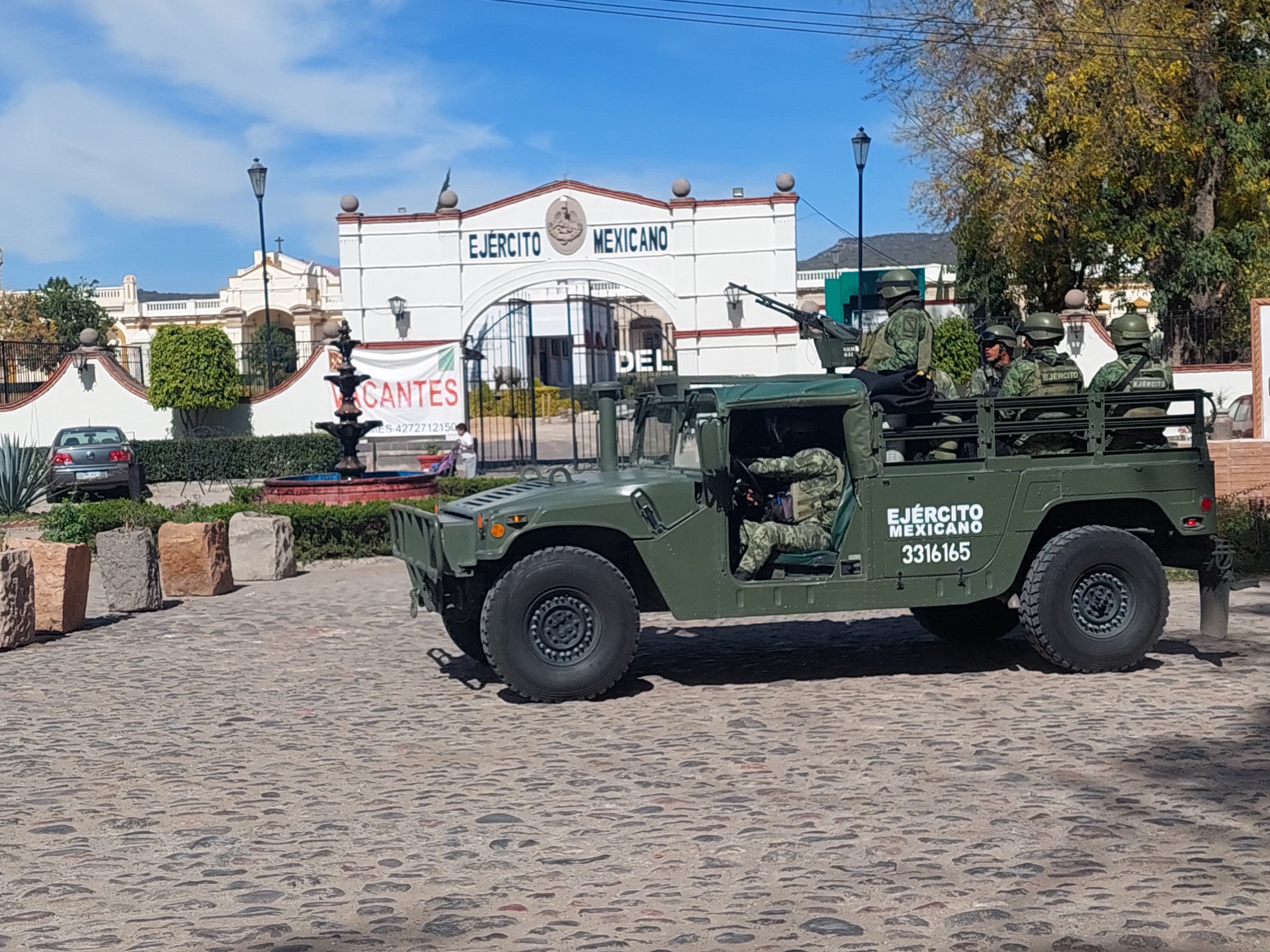 Arriban a Querétaro 300 elementos de seguridad tras hallazgo de cadáveres