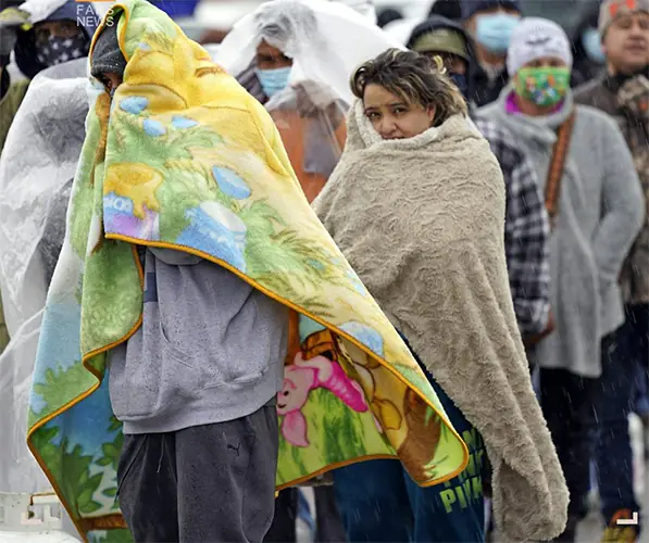 Los expertos recomiendan ponerse varias capas si hay que salir al aire libre, para evitar hipotermia