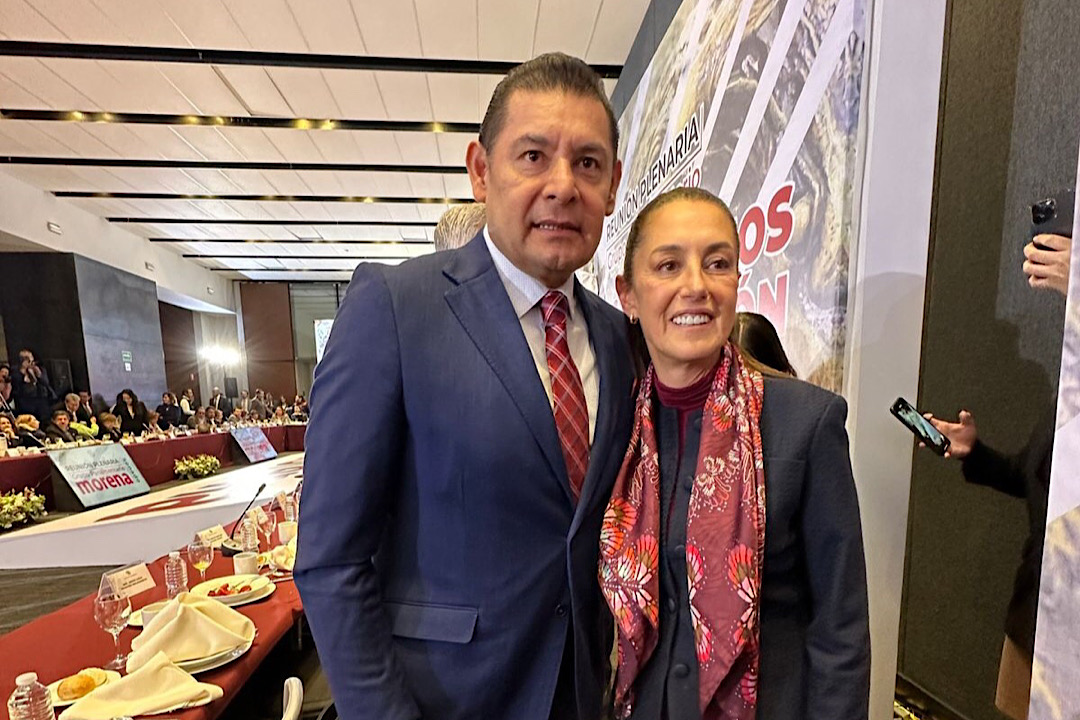 Claudia y Alejandro, presentes en Reunión Plenaria de Morena