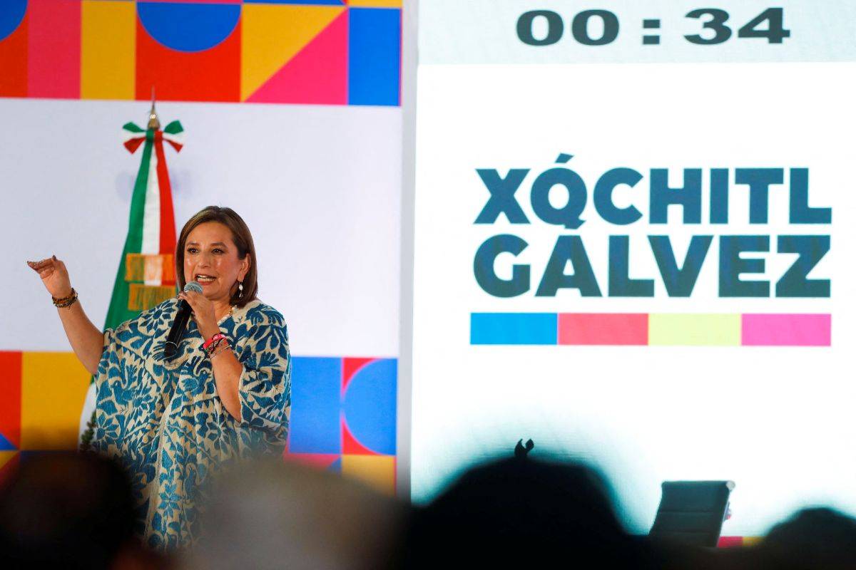 Xóchitl Gálvez encabeza reunión frente a hoteleros