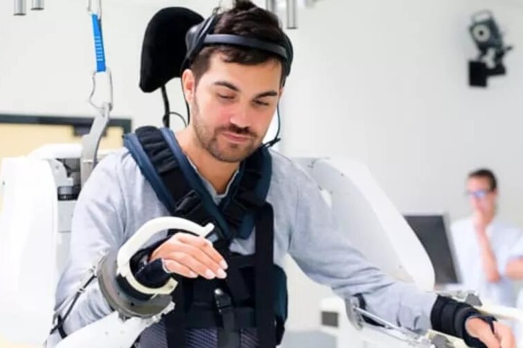 Llega implante para caminar con paraplejía