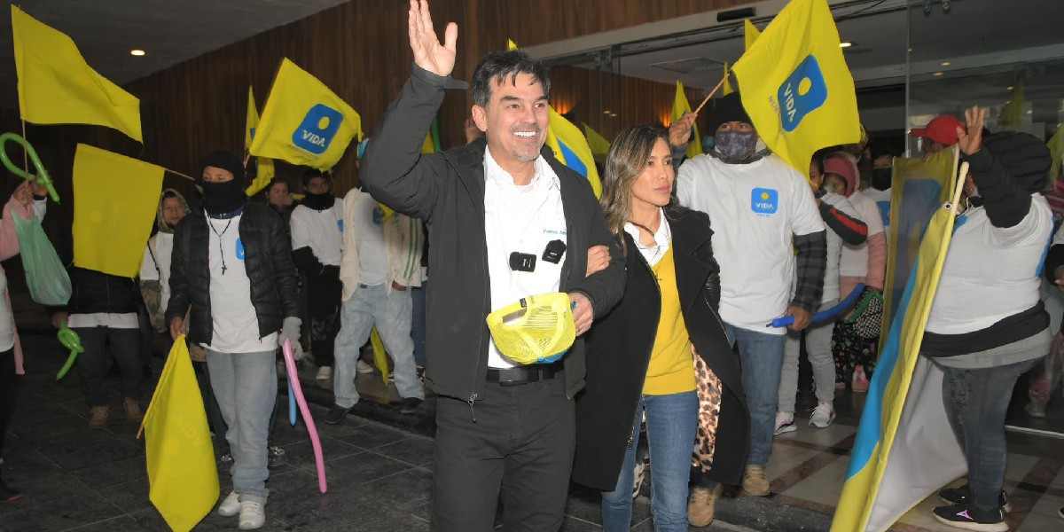 Pato Zambrano buscará arrebatarle a Mariana Rodríguez la alcaldía de Monterrey