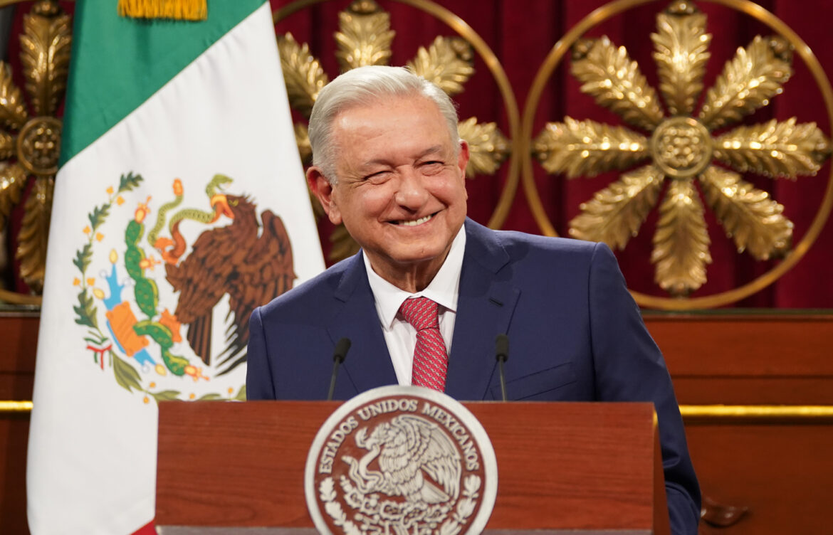 AMLO presenta iniciativas de reforma a la Constitución