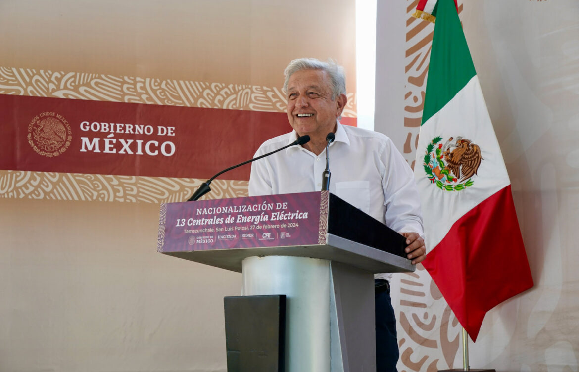 AMLO encabeza ceremonia de nacionalización de 13 centrales de energía eléctrica