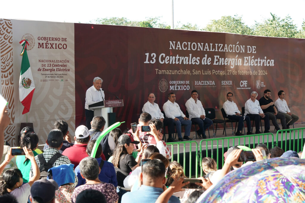 AMLO encabeza ceremonia de nacionalización de 13 centrales de energía eléctrica Gobierno de la 4T nacionaliza 13 centrales de energía eléctrica compradas a Iberdrola; infraestructura aumenta capacidades de CFE.