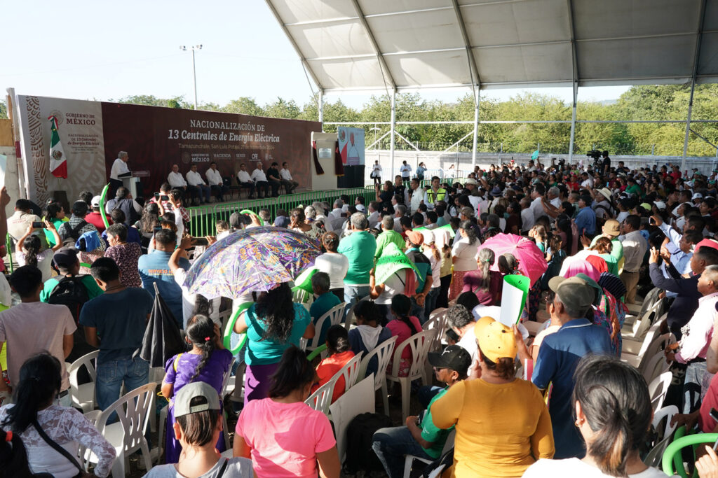 AMLO encabeza ceremonia de nacionalización de 13 centrales de energía eléctrica Gobierno de la 4T nacionaliza 13 centrales de energía eléctrica compradas a Iberdrola; infraestructura aumenta capacidades de CFE.