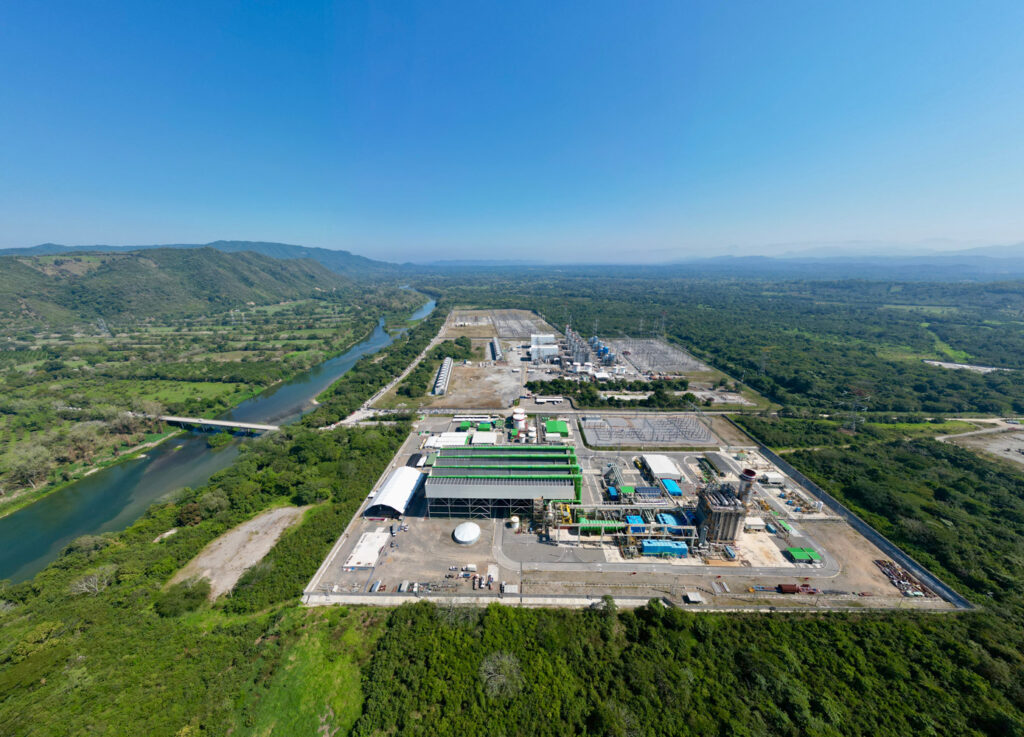 AMLO encabeza ceremonia de nacionalización de 13 centrales de energía eléctrica Gobierno de la 4T nacionaliza 13 centrales de energía eléctrica compradas a Iberdrola; infraestructura aumenta capacidades de CFE.