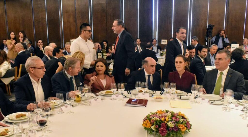 Claudia Sheinbaum comparte su visión en materia de seguridad ante miembros del Club de Industriales ‘Lo que buscamos es el bienestar de los mexicanos y mexicanas’, aseveró Claudia Sheinbaum como la meta principal de trabajar de manera coordinada con empresarios e inversionistas.