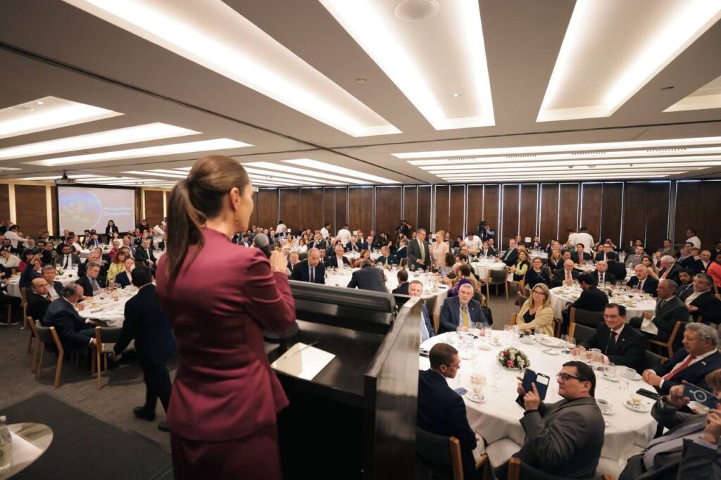 Claudia Sheinbaum comparte su visión en materia de seguridad ante miembros del Club de Industriales ‘Lo que buscamos es el bienestar de los mexicanos y mexicanas’, aseveró Claudia Sheinbaum como la meta principal de trabajar de manera coordinada con empresarios e inversionistas.